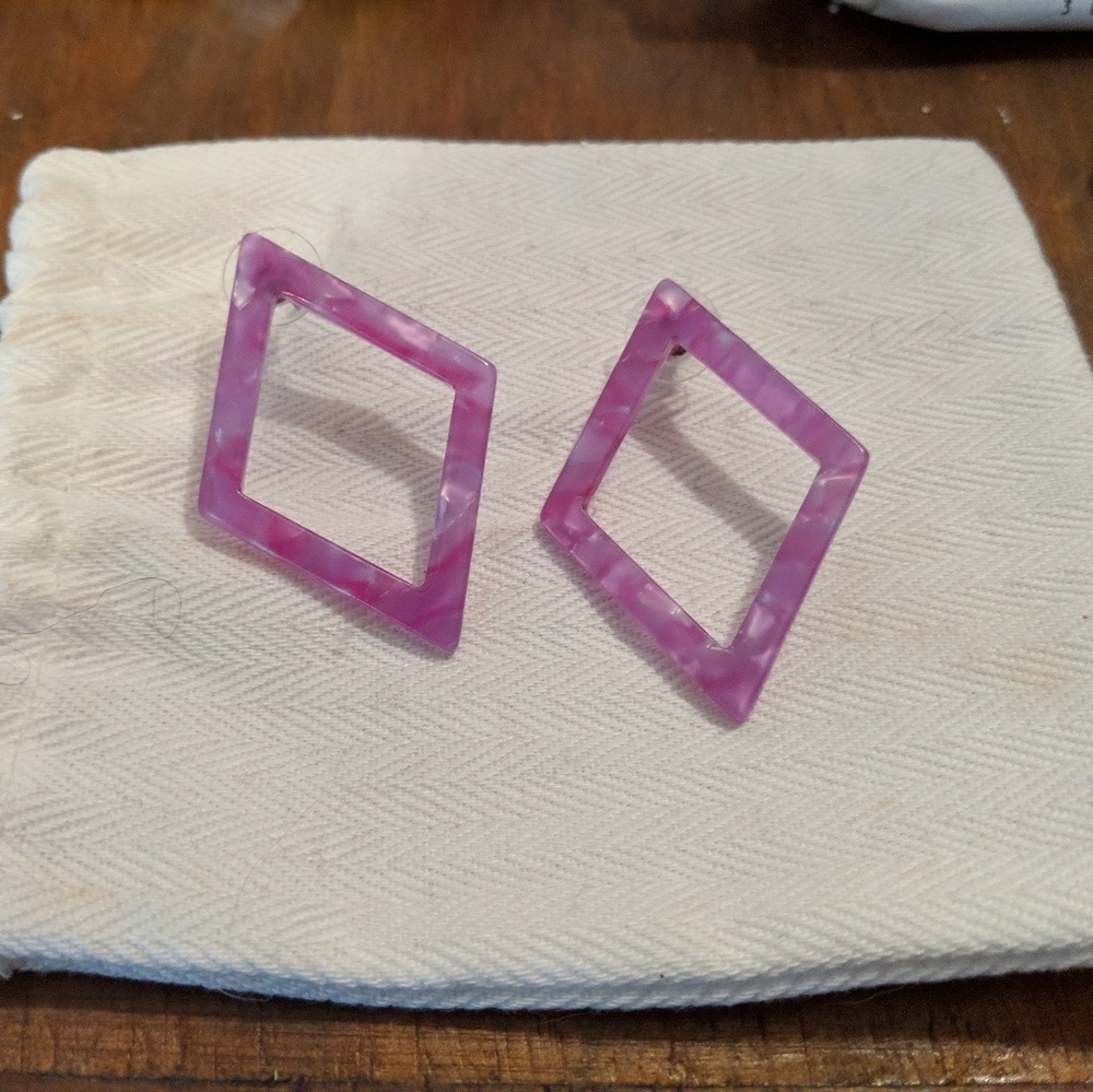 Fun Geometric Earrings 💜